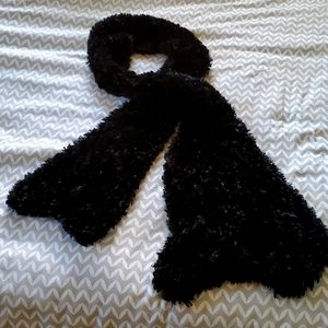 *FREE* Plush Black Scarf